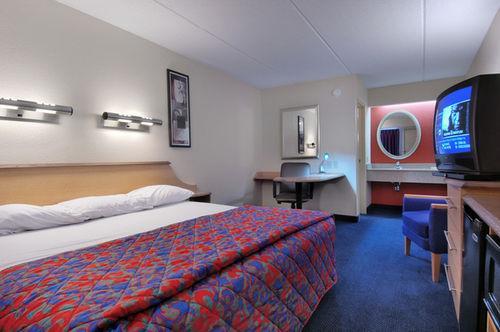 Motel Red Roof - Unc