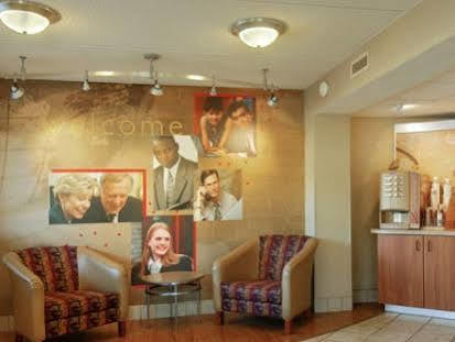 Red Roof - Unc Motel 2*